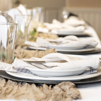 river-room-plate-settings