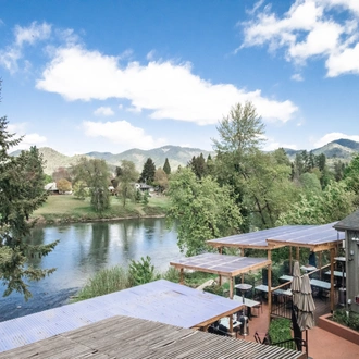 river-room-view-of-rogue-river